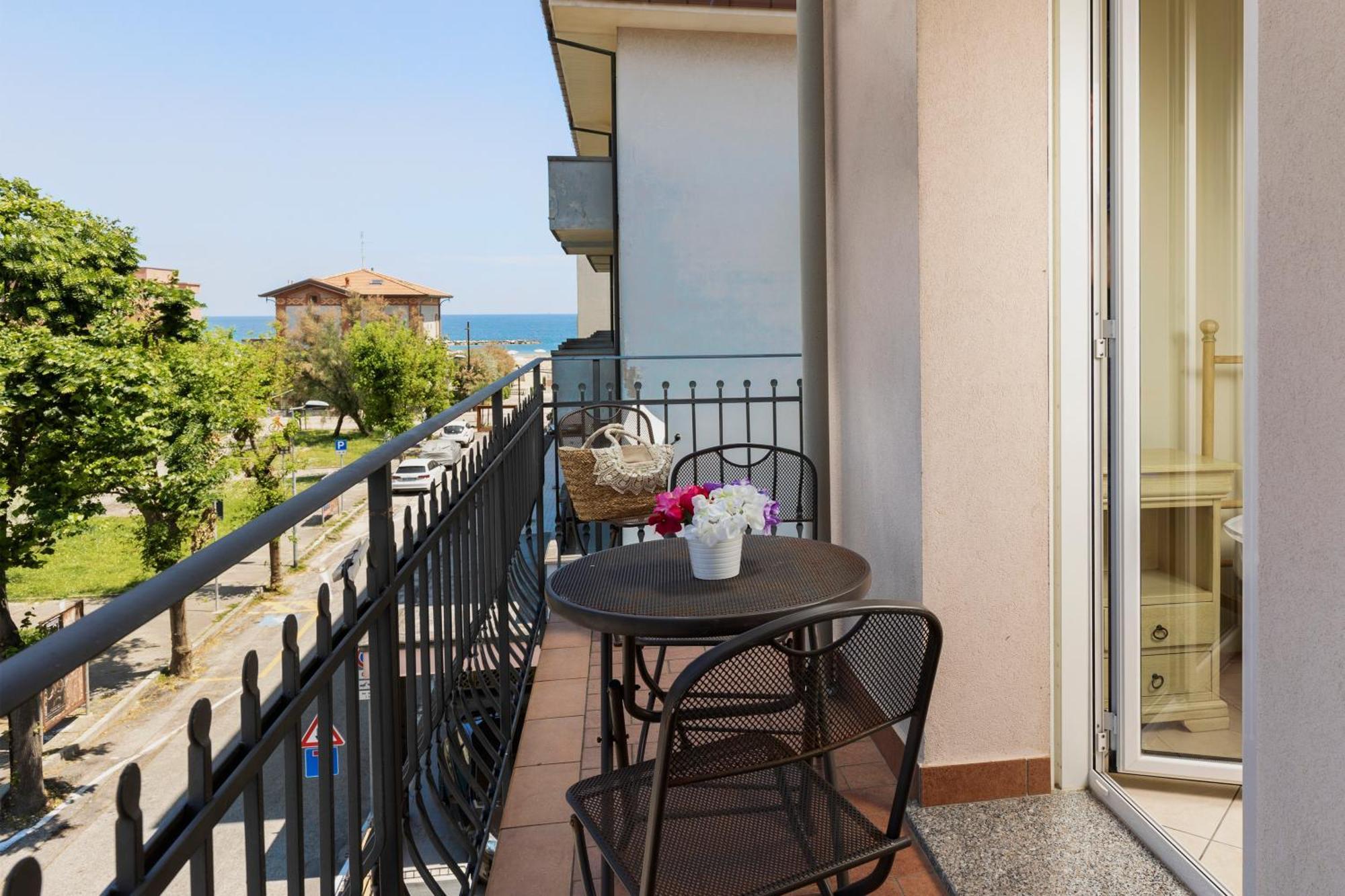 Residence Tre Trilo&Suites Rimini Exterior photo